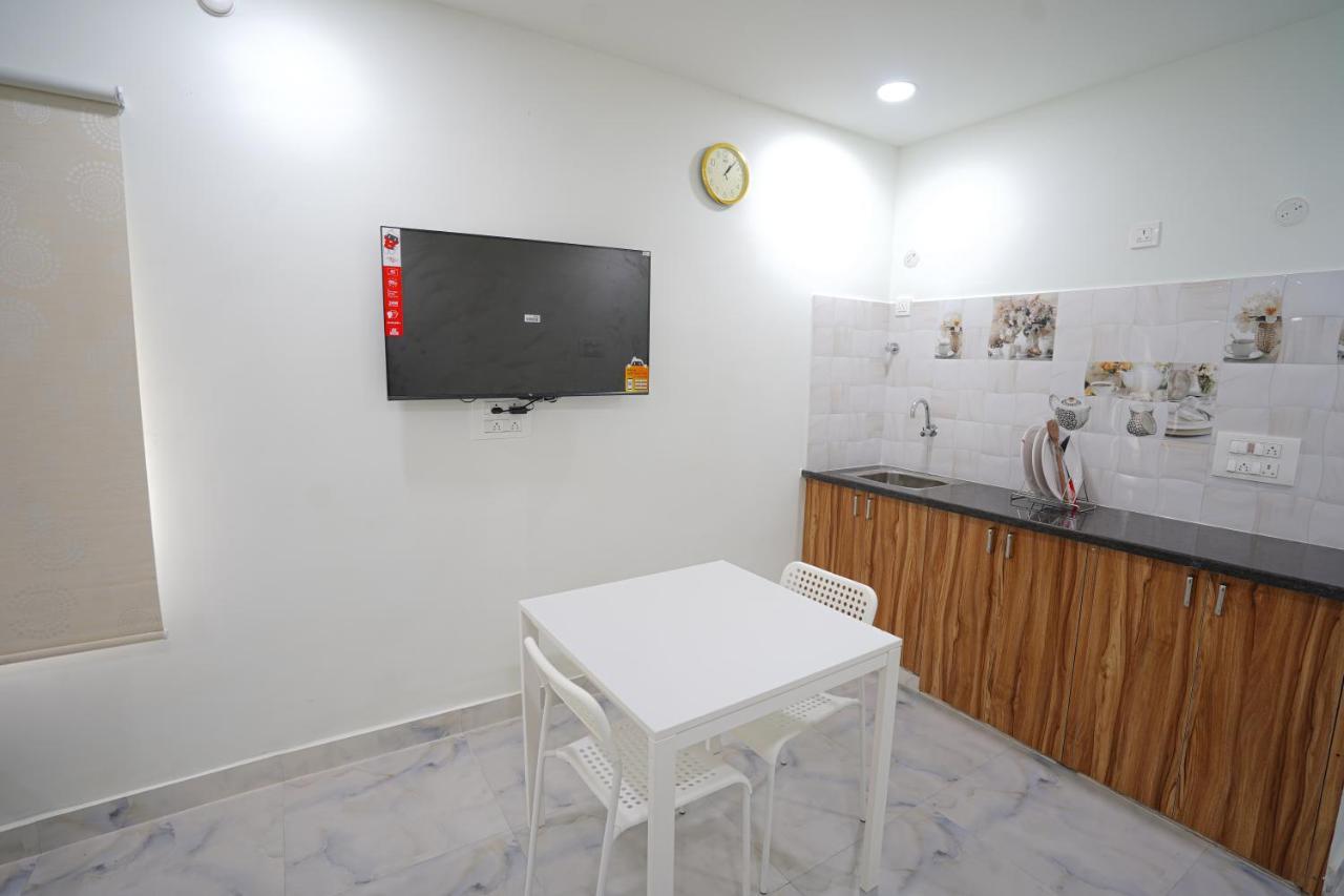 Mahasri Studio Apartments- Brand New Fully Furnished Air Conditioned Studio Apartments 티루파티 외부 사진